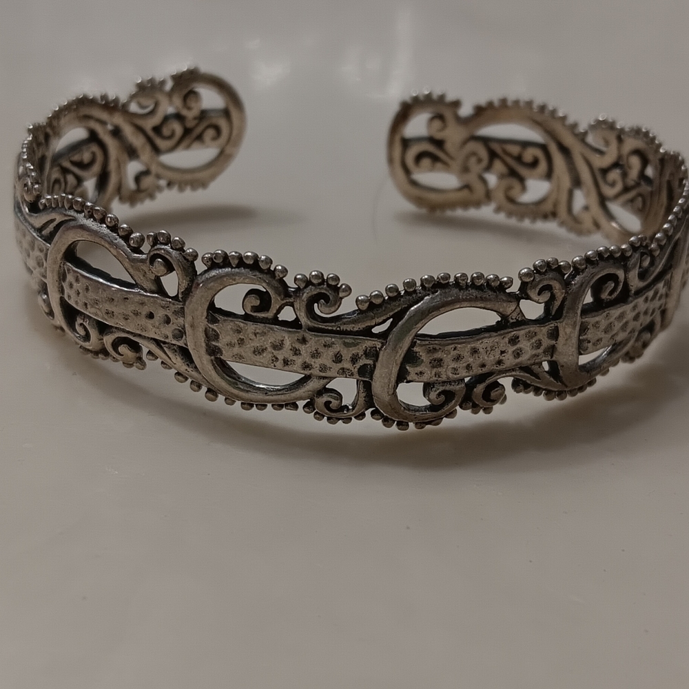 Sarda Oval Cuff Bracelet